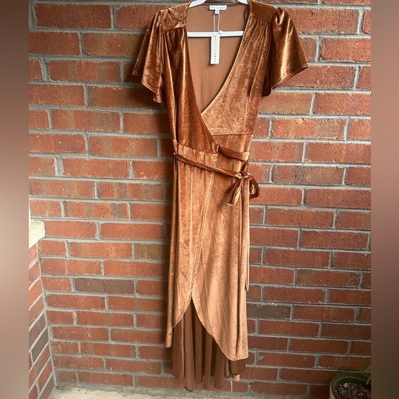 BALTIC BORN Calvin Velvet Wrap Dress - Picture 3 of 9